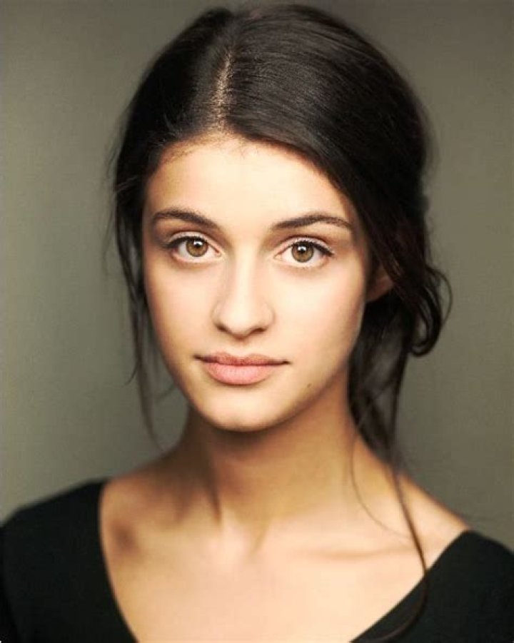 Anya Chalotra – Bio, Age, Family, Facts About The Actress
