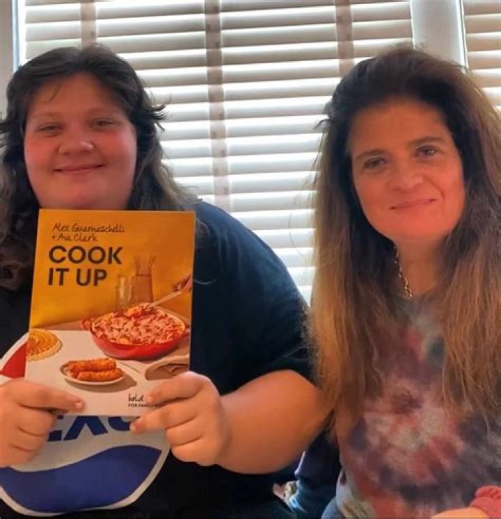 How Old Is Alex Guarnaschelli’s Daughter Ava? Everything You Need to Know About the Celebrity Chef’s Kid