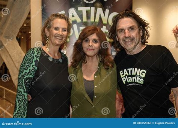 Jane Velez-Mitchell Bio, Wiki, Age, Family, Lesbian, KCAL-Tv and Net Worth ·