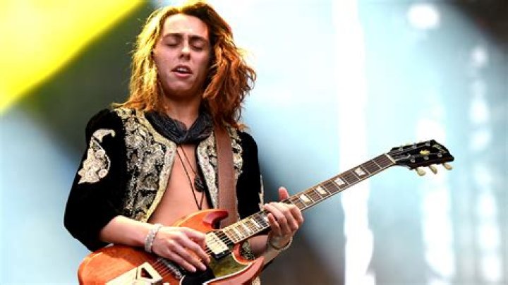 Josh Kiszka - Bio, Age, Net Worth, Height, Single, Nationality, Facts