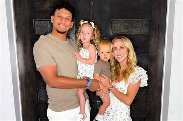 Who Are Patrick Mahomes Parents? Patrick Mahomes Parents Name, Biography, Age, Girlfriend, Career