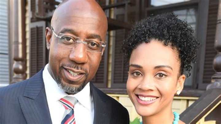 Wiki-Bio, age, net worth, family, wife, kids. |
